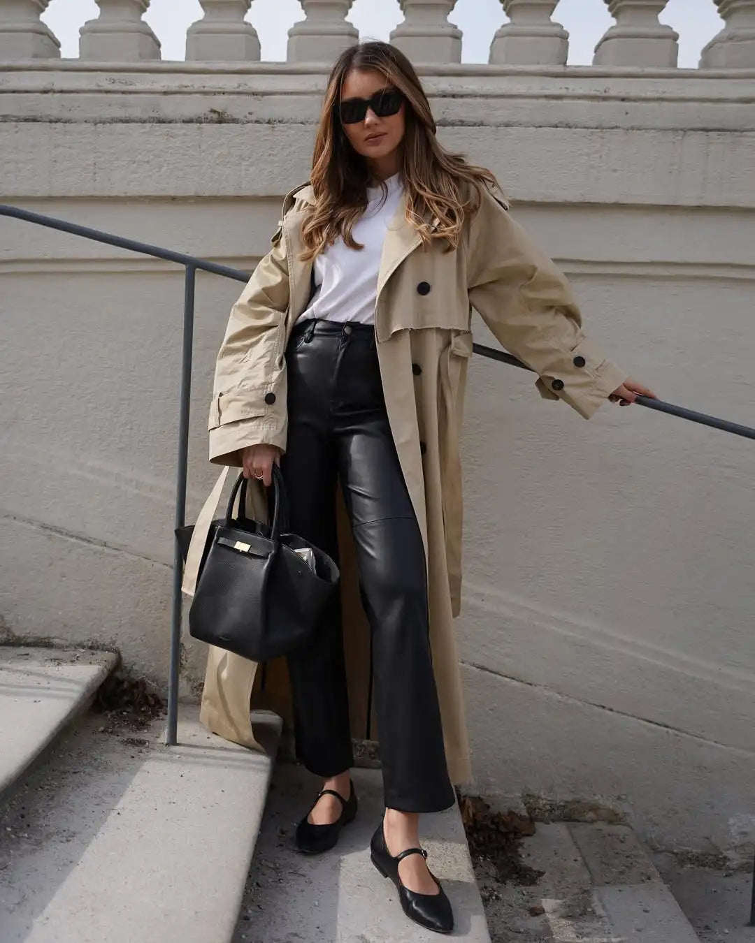 Trench-Coat Cintré Double Boutonnage avec Ceinture - Chic Intemporel