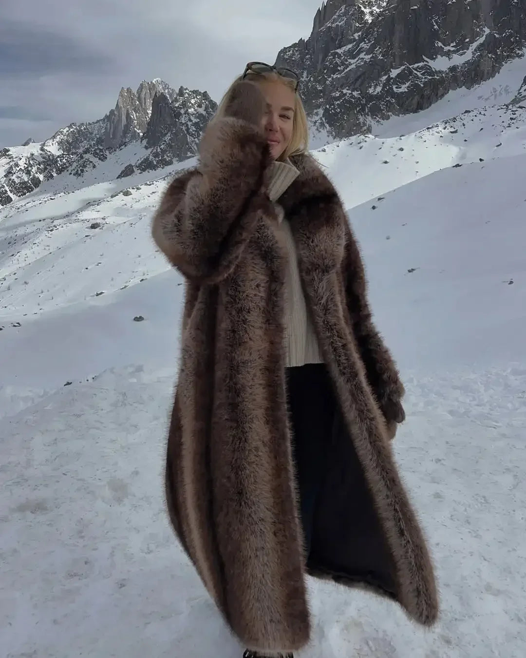 Manteau Long en Fausse Fourrure Brun Chic – Élégance Haut de Gamme & Chaleur Luxe